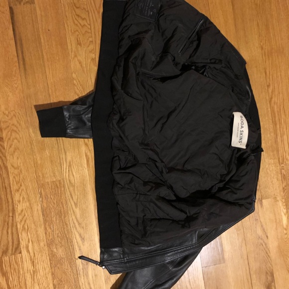 Bodaskins Men’s Leather Bomber Jacket